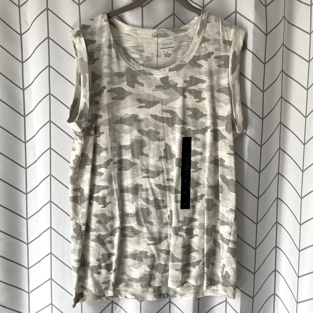 NWT Banana Republic Factory Camo Malibu Tee